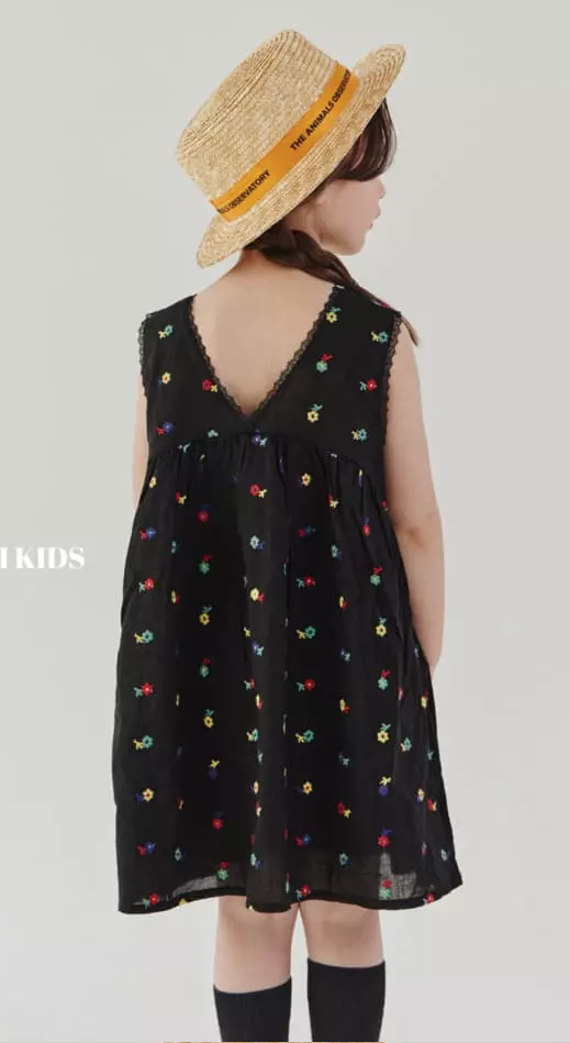 Black Floral Embroidery Jumper