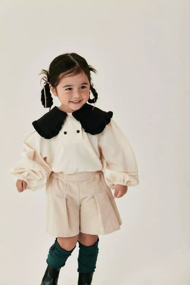 A Ruffle Collar Blouse - Black